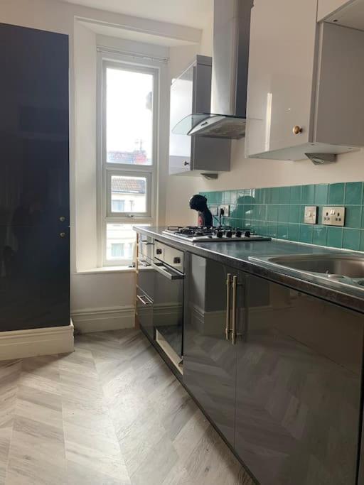 Central 2 Bed Flat. Free Parking ブリストル エクステリア 写真