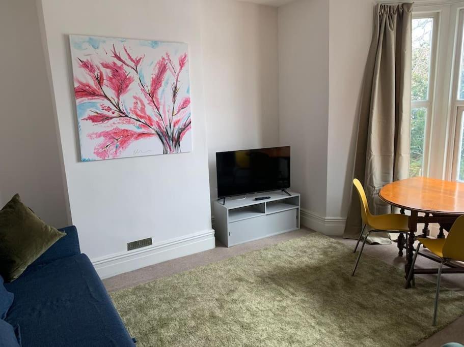Central 2 Bed Flat. Free Parking ブリストル エクステリア 写真