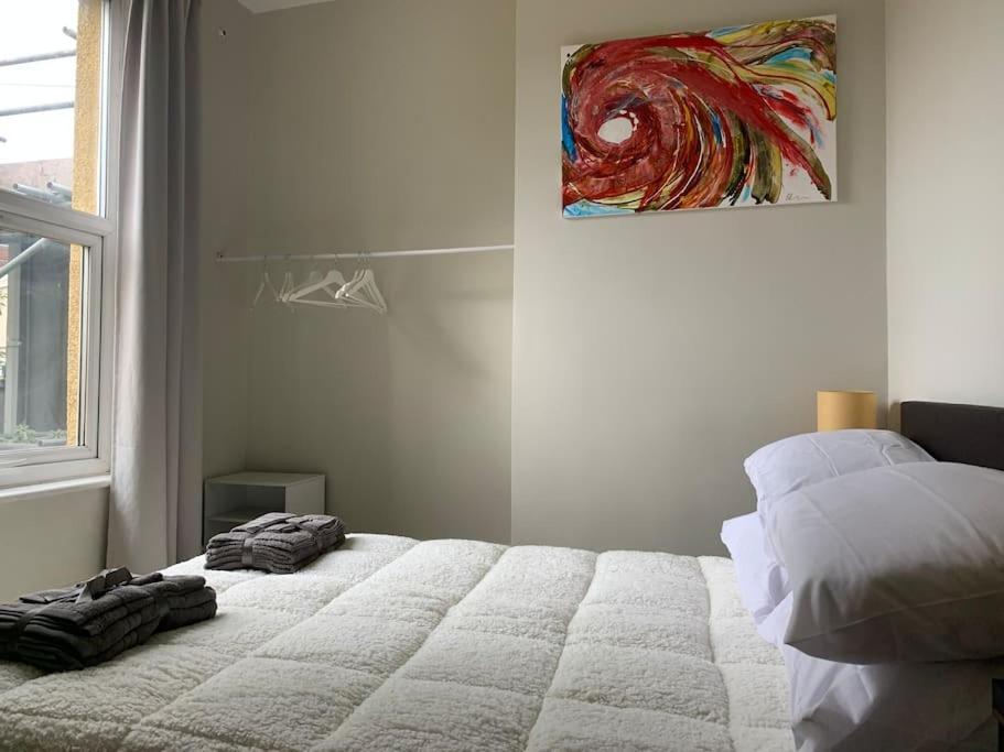 Central 2 Bed Flat. Free Parking ブリストル エクステリア 写真