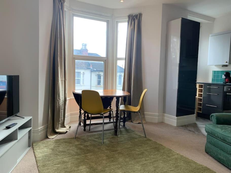 Central 2 Bed Flat. Free Parking ブリストル エクステリア 写真